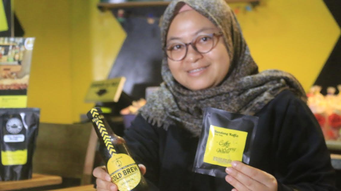 Merasakan Sensasi Kopi di Kedai Kopi 'Syariah' Yellow Black Kafe