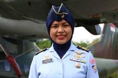 Wanita Berhijab TNI AU Ini Mampu Terbangkan Dua Jenis Pesawat