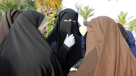Antara Tunis-Mesir : Dibalik Adanya Larangan Menggunakan Niqab di Kampus