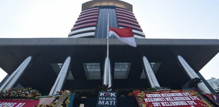 Memasang Bendera Setengah Tiang Lagi, Perlukah?