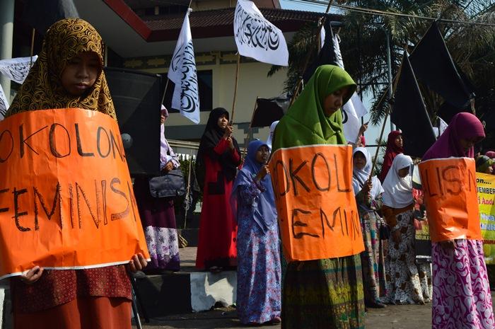 LKM Muslimah HTI Gelar Aksi Sosialisasi Kongres Mahasiswi Islam untuk Peradaban