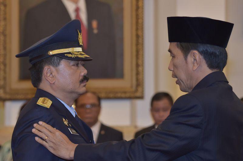 Ganti Gatot, Presiden Jokowi Lantik Marsekal Hadi Sebagai Panglima TNI 