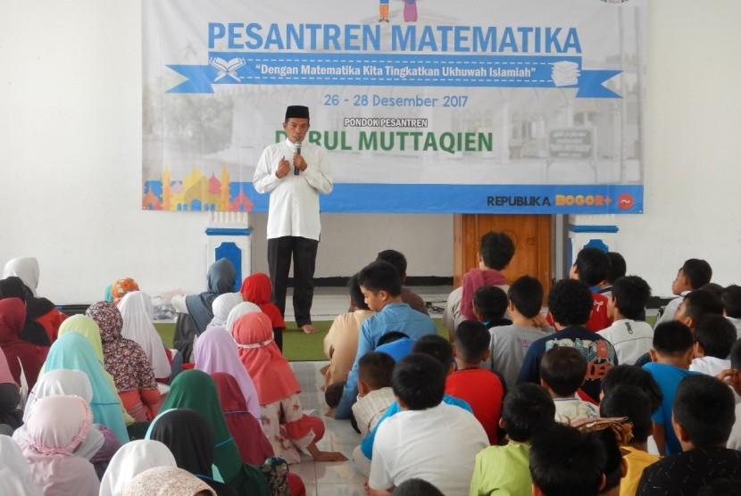 Ratusan Pelajar Ikuti Pesantren 'Dengan Matematika Kita Tingkatkan Ukhuwah Islamiyah'  
