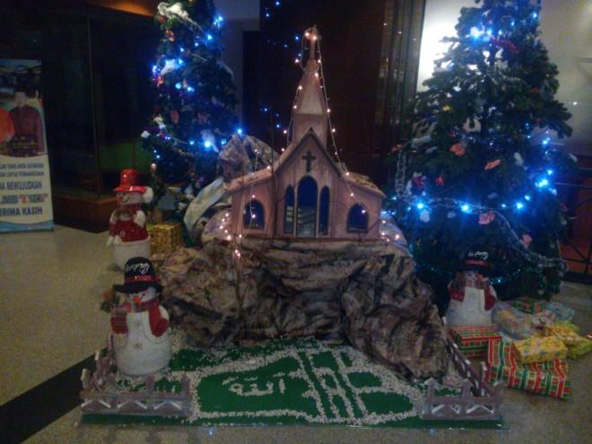 RZ Mengaku Buat Pohon Natal Berlafaz Allah Sebagai Bentuk Protes kepada Pemilik Hotel Novita