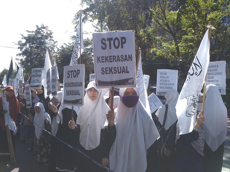 Muslimah HTI Surakarta: Kekerasan Seksual Disebabkan Mudahnya Mengakses Konten Porno