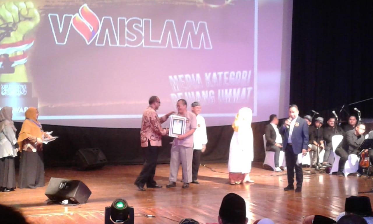 Bersama TV One, Voa Islam Raih 212 Award