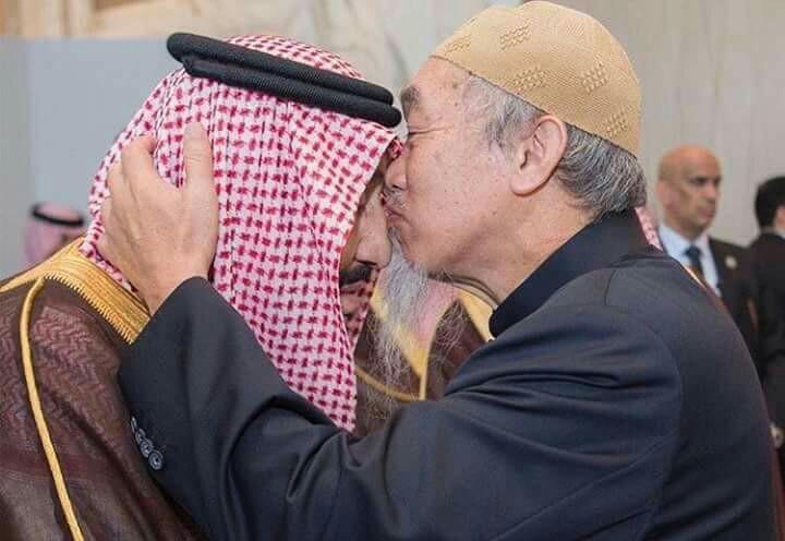 Foto Viral, Inilah Profil Ulama Malaysia yang Kecup Dahi Raja Salman