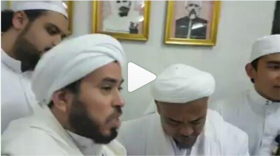 [VIDEO] Dapat Gelar Singa Allah dan Rasulullah dari Ulama Makkah, Habib Rizieq Menangis Terharu